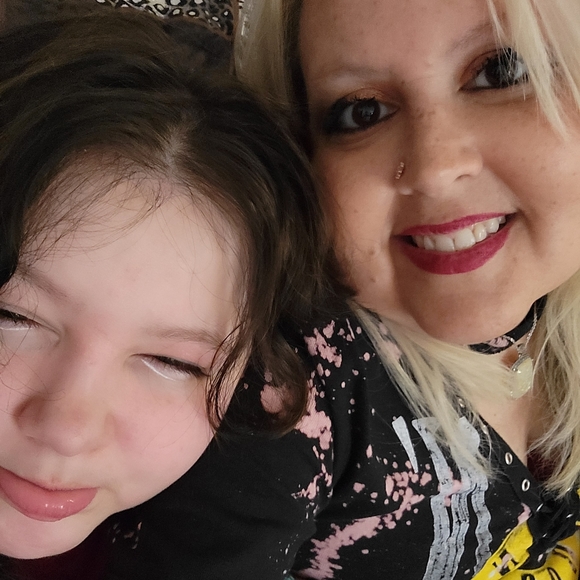 Meet your Posher, Courtney - Picture 2 of 4